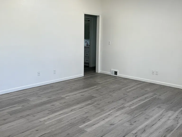 4803 Lyell Rd — Photo 7