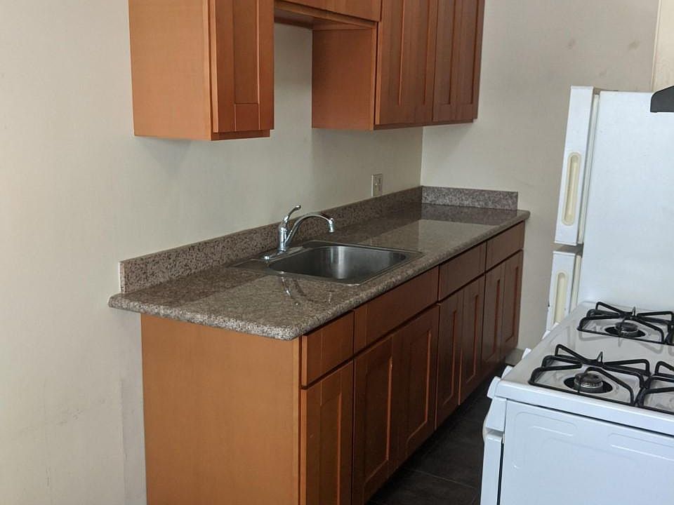 1st image of 426 S 6th St