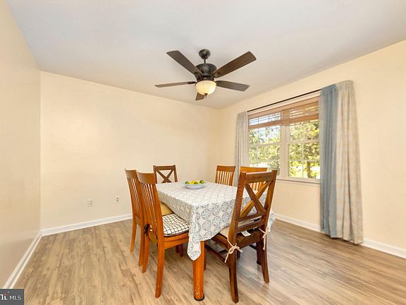 3rd image of 36 Plumosa Dr