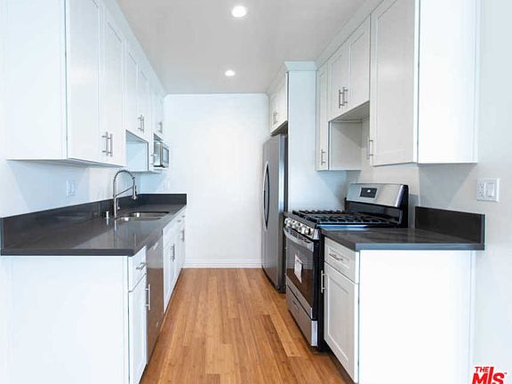4th image of 911 Lincoln Blvd APT 2