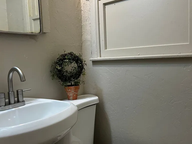 1613 E Park Pl — Photo 15