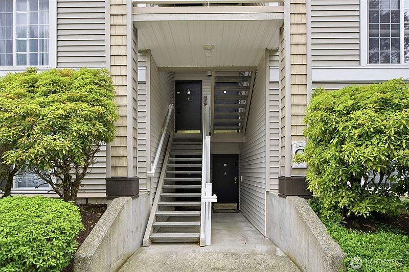2nd image of 25235 SE Klahanie blvd #C303