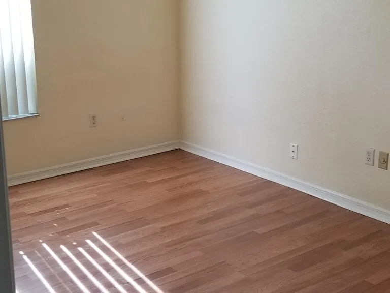 1337 Hampstead Ter — Photo 17
