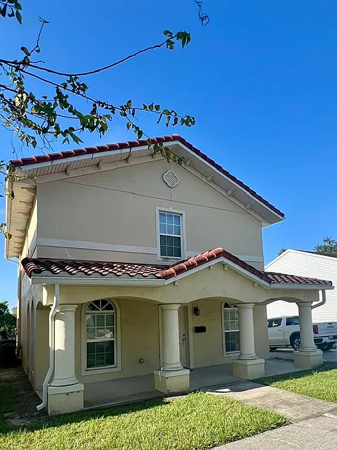 2 bed, 2.5 bath, 2000 sqft, $1,850 — Photo 2