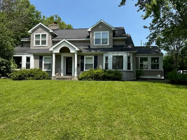 1428 Woodlawn Ave SE, East Grand Rapids, MI 49506