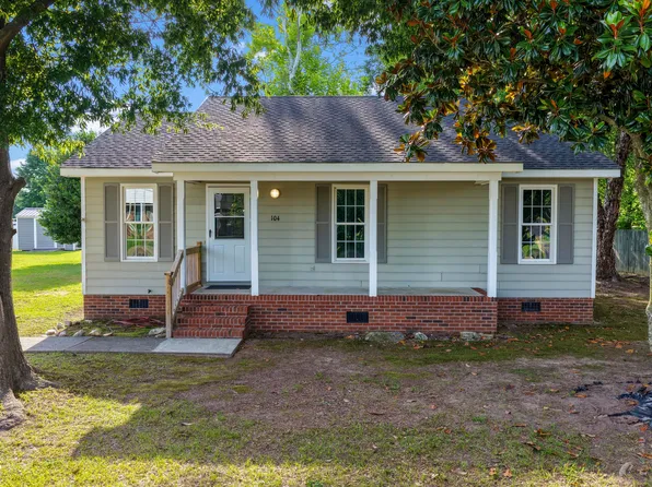 104 Sunset Dr, Dunn, NC 28334