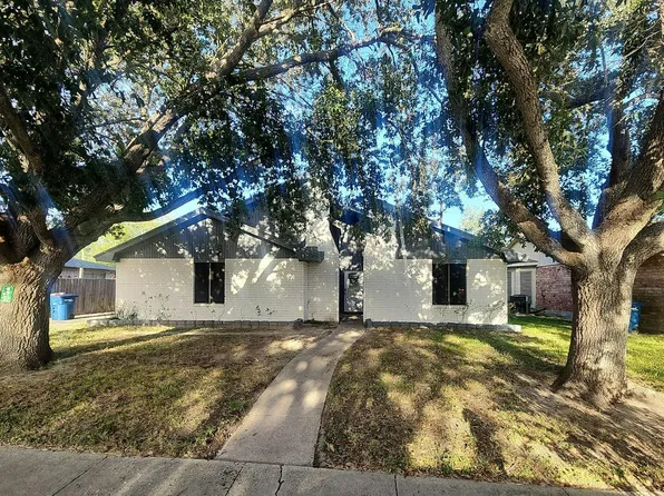 5713 Crest Pebble Dr, Corpus Christi, TX 78415