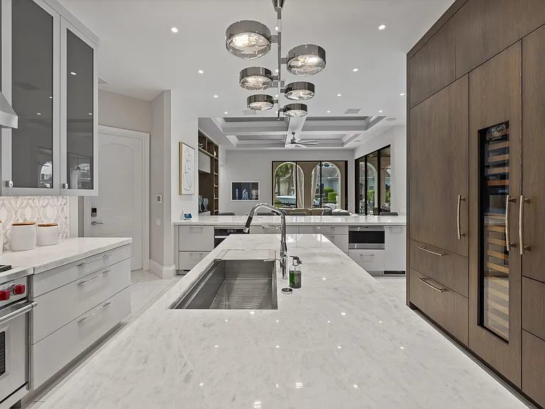 7474 NE Bay Cove Ct — Photo 39