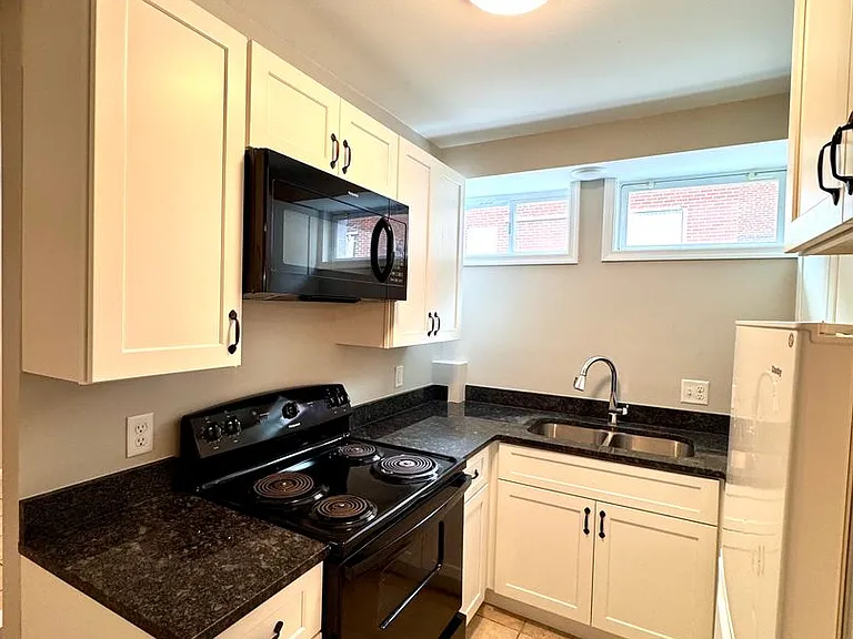337B Maple Ln — Photo 2