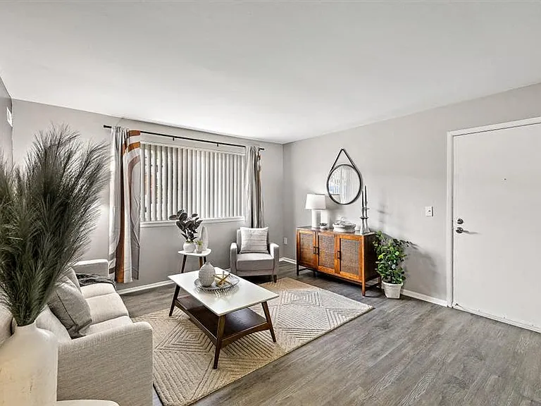 Residences at Grand Blanc Apartments - Grand Blanc, MI — Photo 12
