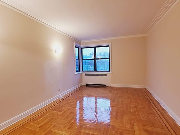 2nd image of 33 Loudoun St #2C