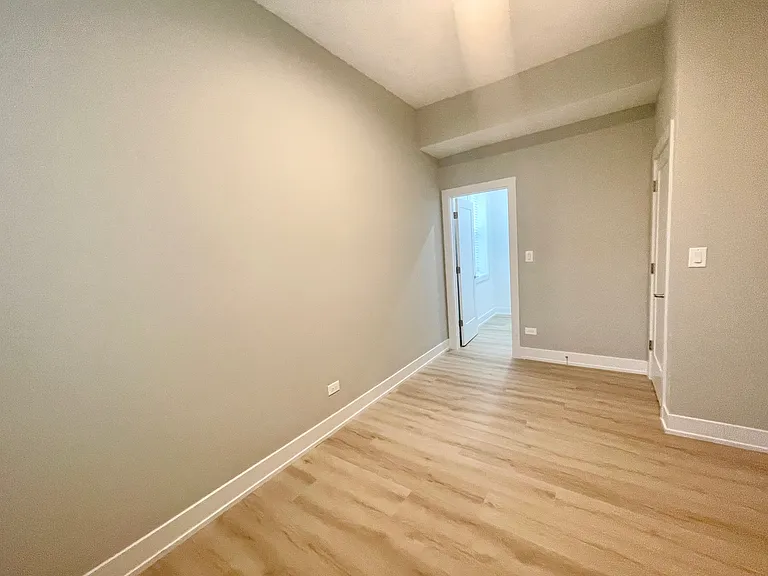 2158 W 18th St #7 — Photo 9