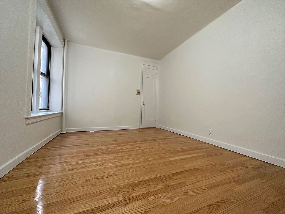 2nd image of 701 W 189th St APT 1I