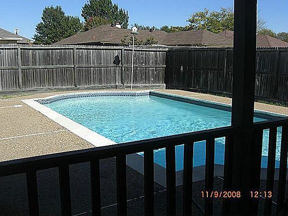 2nd image of 829 Warwick Dr