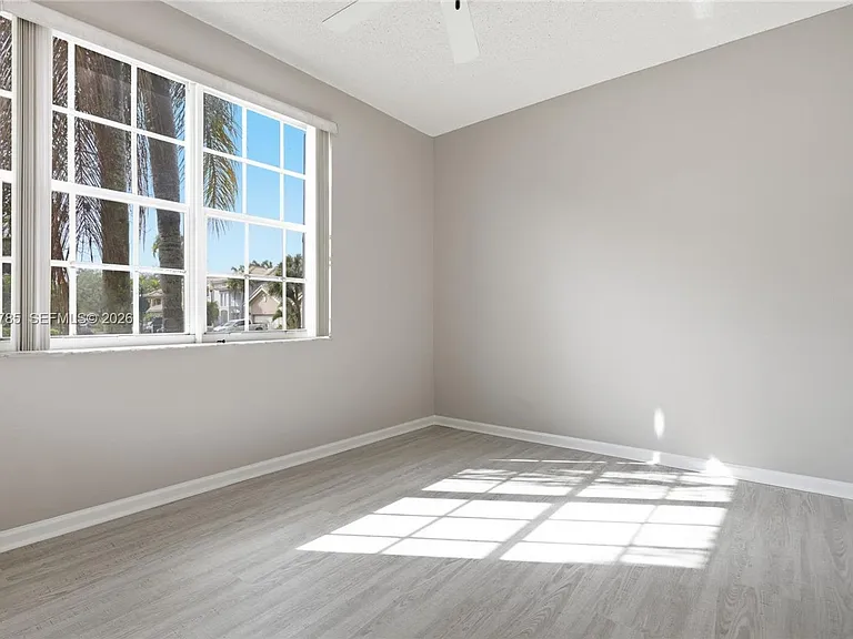 575 SE 29th Dr #0 — Photo 12