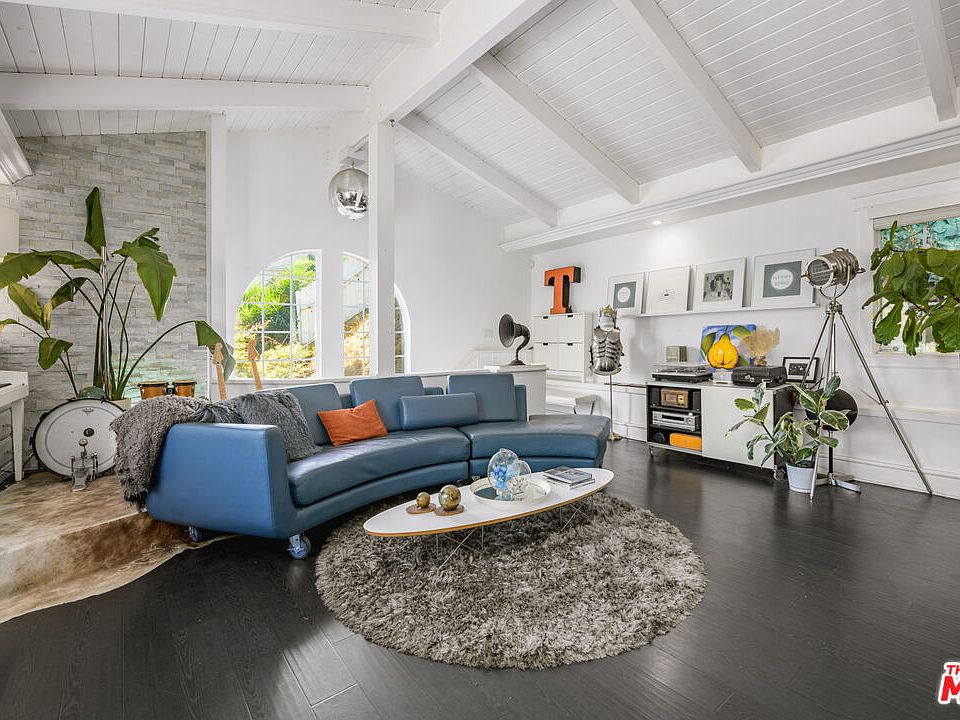 1st image of 2225 N Cahuenga Blvd