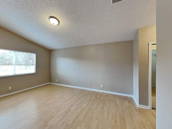 3rd image of 1401 Banyan Cir #0