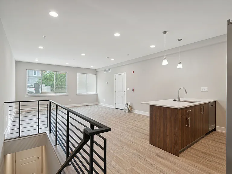2612 Annin St #2 — Photo 6