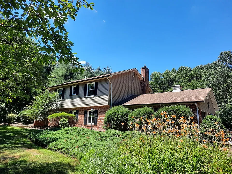2115 Smoky Rd