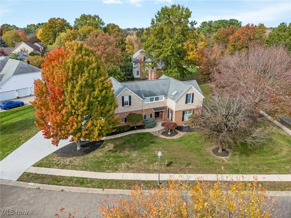 5017 Nobles Pond Dr NW, Canton, OH 44718