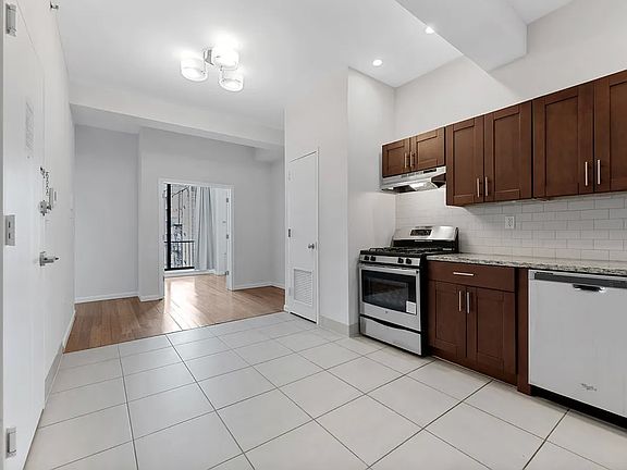 3rd image of 2147 2nd Ave APT 8B