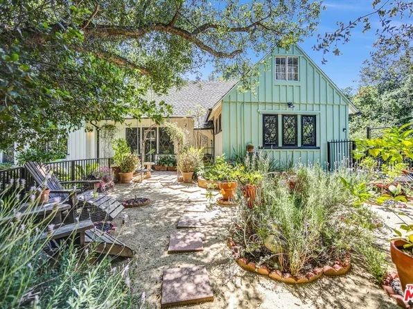 21012 Rios St, Woodland Hills, CA 91364