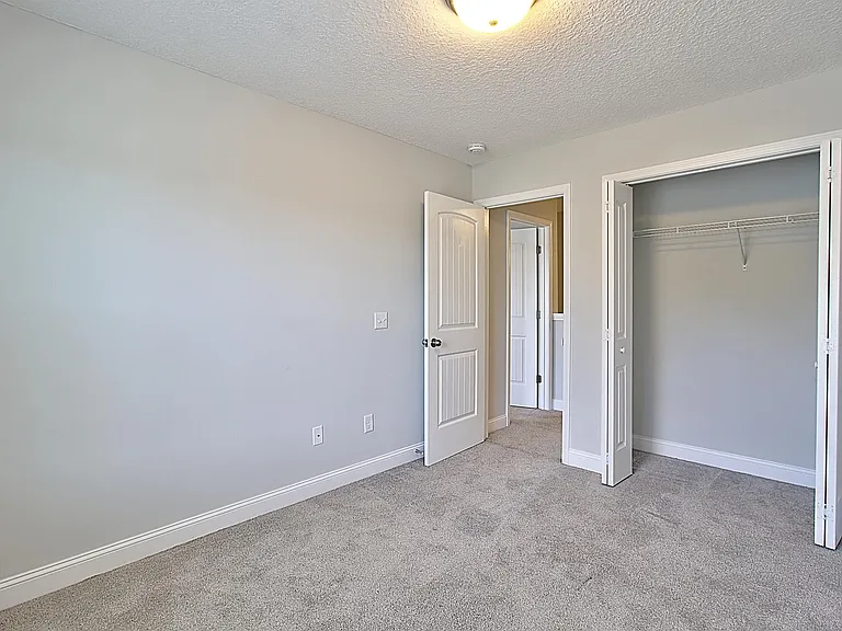 554 Fairview Cir — Photo 23