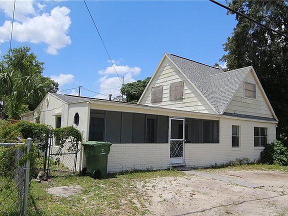 2nd image of 101 N Lone Oak Dr