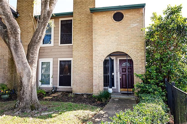 1st image of 17702 Kings Park Ln
