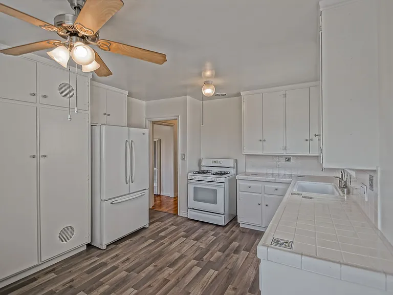 330 Bungalow Dr — Photo 13