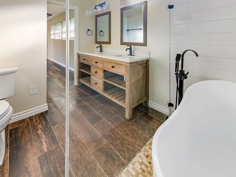 10608 S 8th Ave — Photo 18