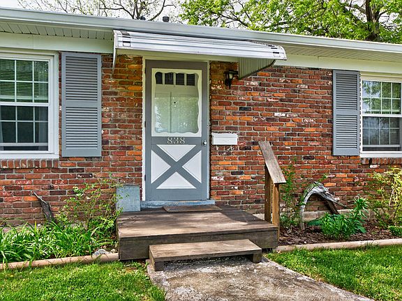 3rd image of 838 Aster Rd