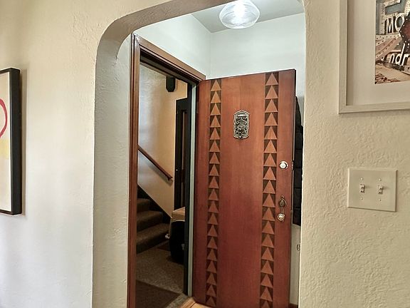 3rd image of 2717 Franklin Ave E APT 202