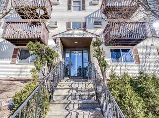 229 Vernon St APT 1, Worcester, MA 01607