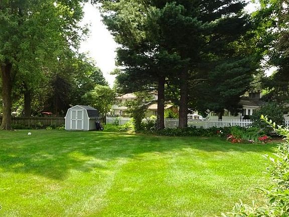 2nd image of 1417 Sierra Ave NW