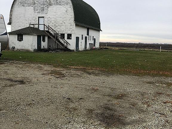3rd image of 1580 E Thousand North Rd