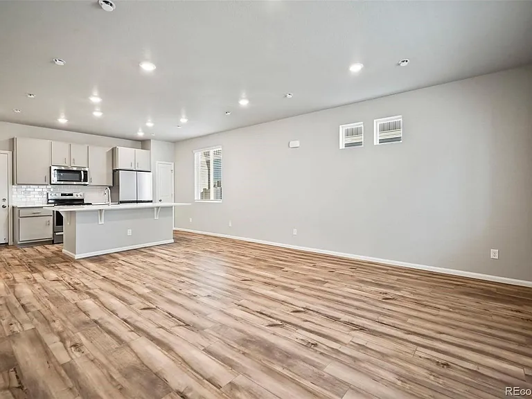 9624 Lytle Grv — Photo 3