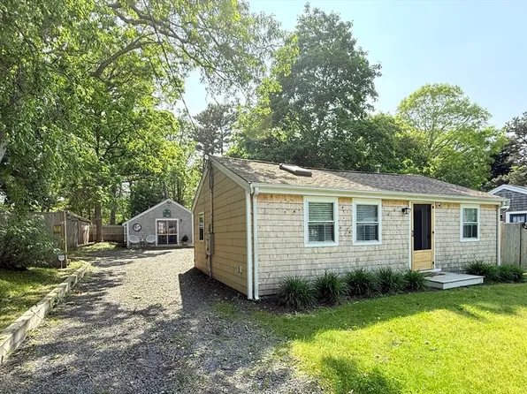 7 Circuit Rd, West Yarmouth, MA 02673