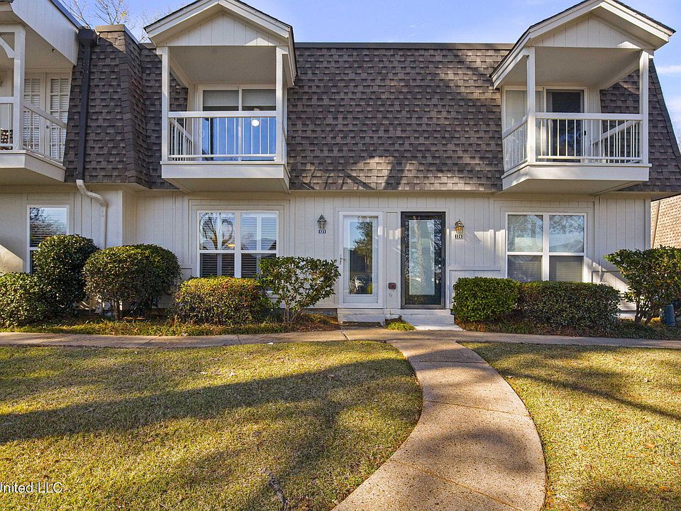 1st image of 550 Post Rd APT 121