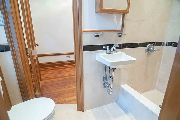 Rented by WAM Partners - William Moses Co. | media 14