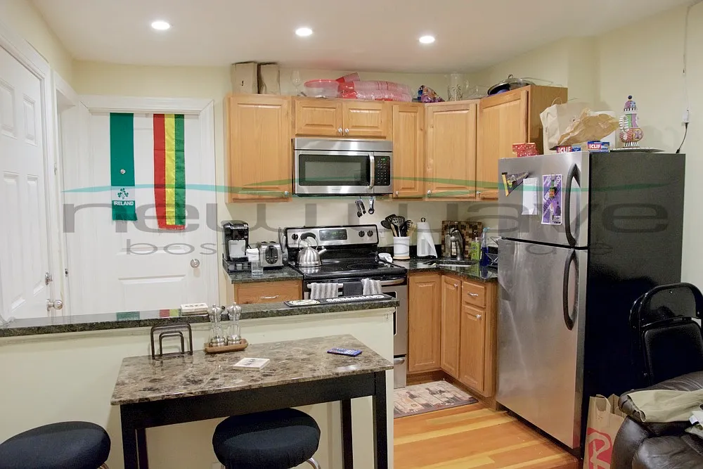2 bed, 750 sqft, $3,400 — Photo 1
