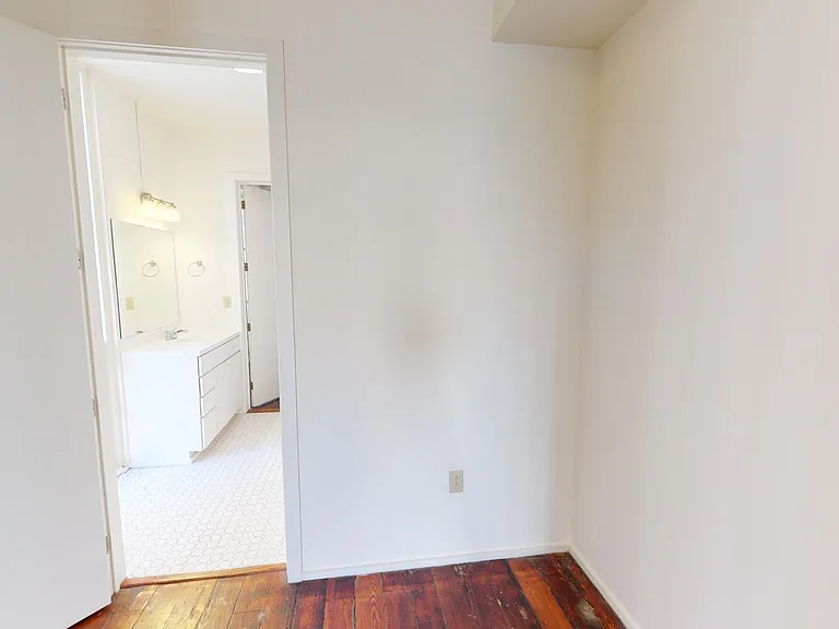 509 Baronne St #101 — Photo 17