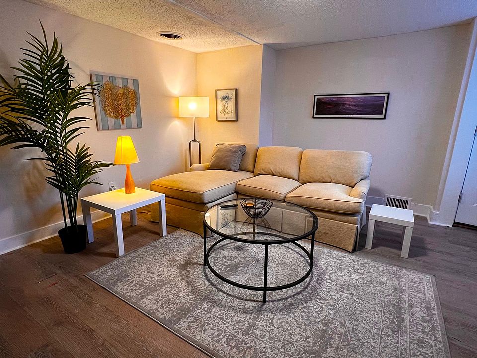 1st image of 230 Portsea St #3