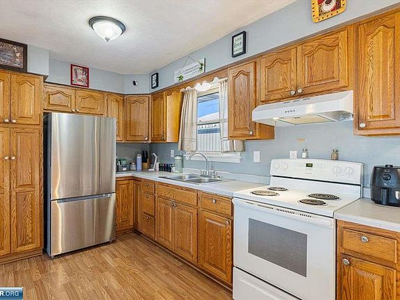 3rd image of 24 Fern Ct