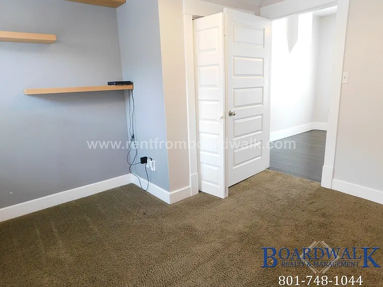 657 E Warnock Ave — Photo 21