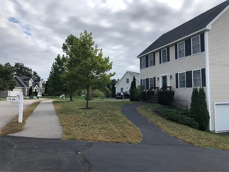 64 Hawthorne Cir — Photo 2