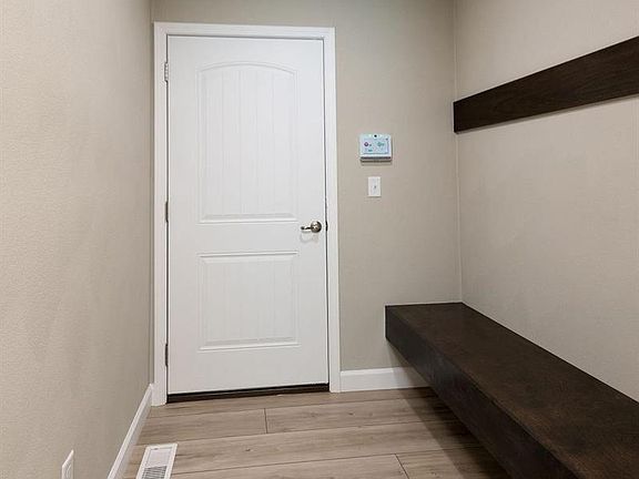 3rd image of 101 Silver Creek Ct