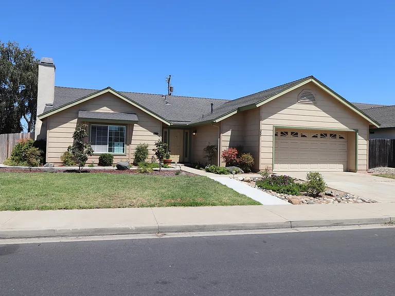 355 Cain Dr — Photo 1