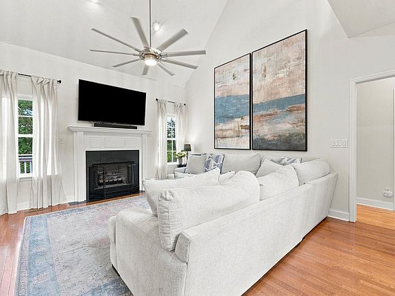 5th image of 10558 Daffodil Cir