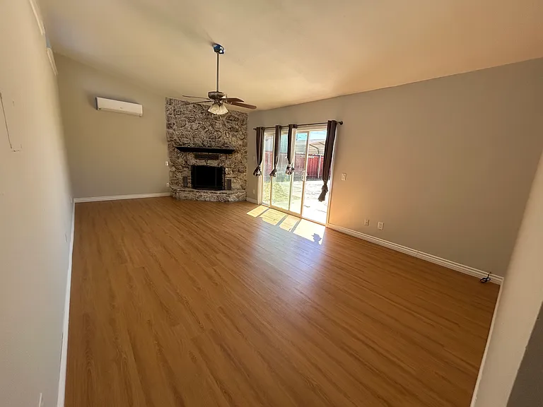 233 N Fairview St — Photo 8
